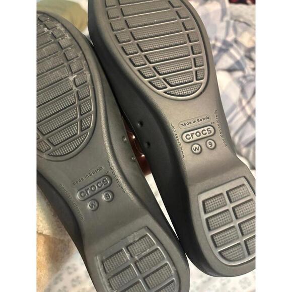 Crocs Medallion Flats Size 9 - Picture 6 of 6